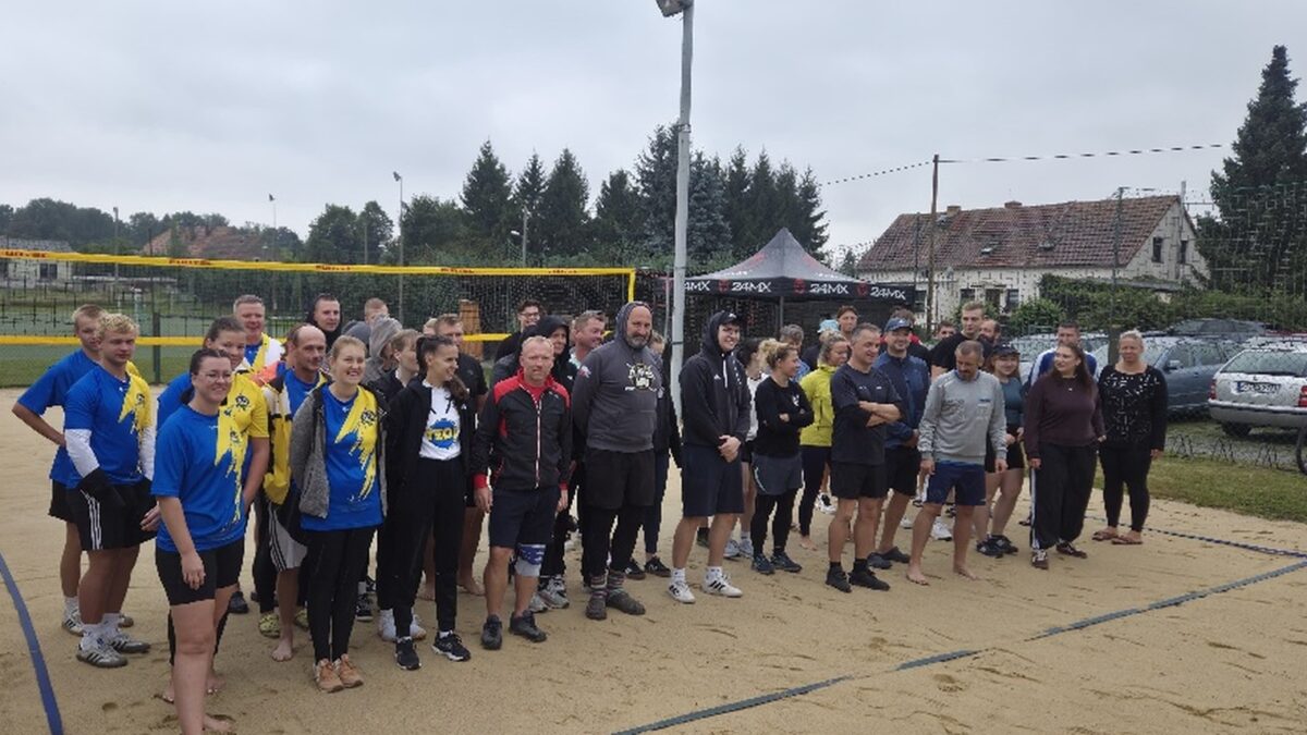 Zehn Teams spielen bei Dauerregen in Kleinbautzen um den Sieg
