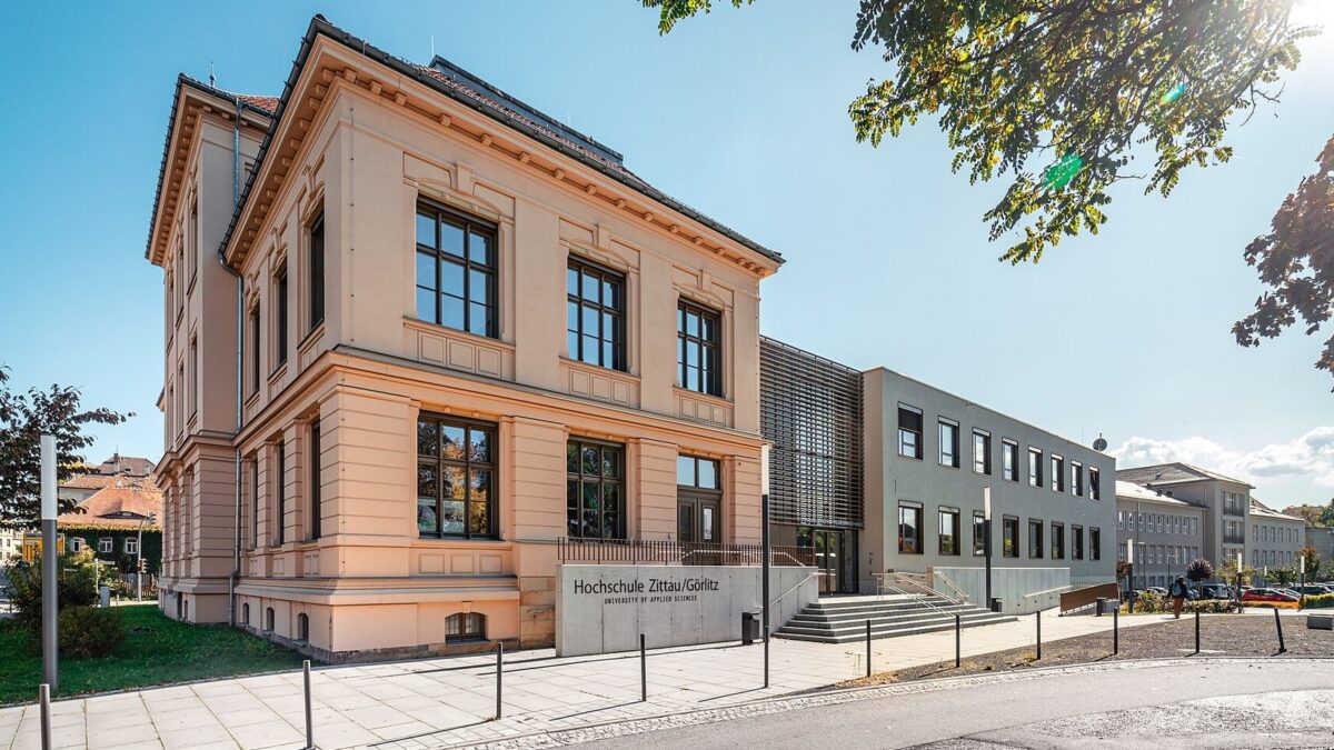 Hochschule Zittau weiht Windbaum und Makerspace ein