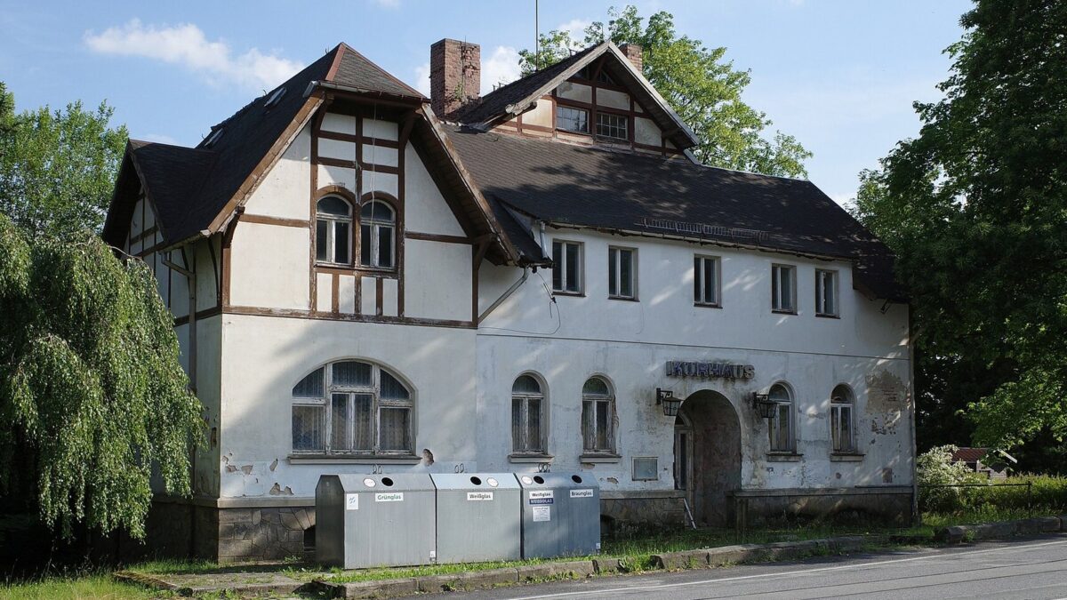 Motorradfahrerin bei Lückendorf lebensgefährlich verletzt