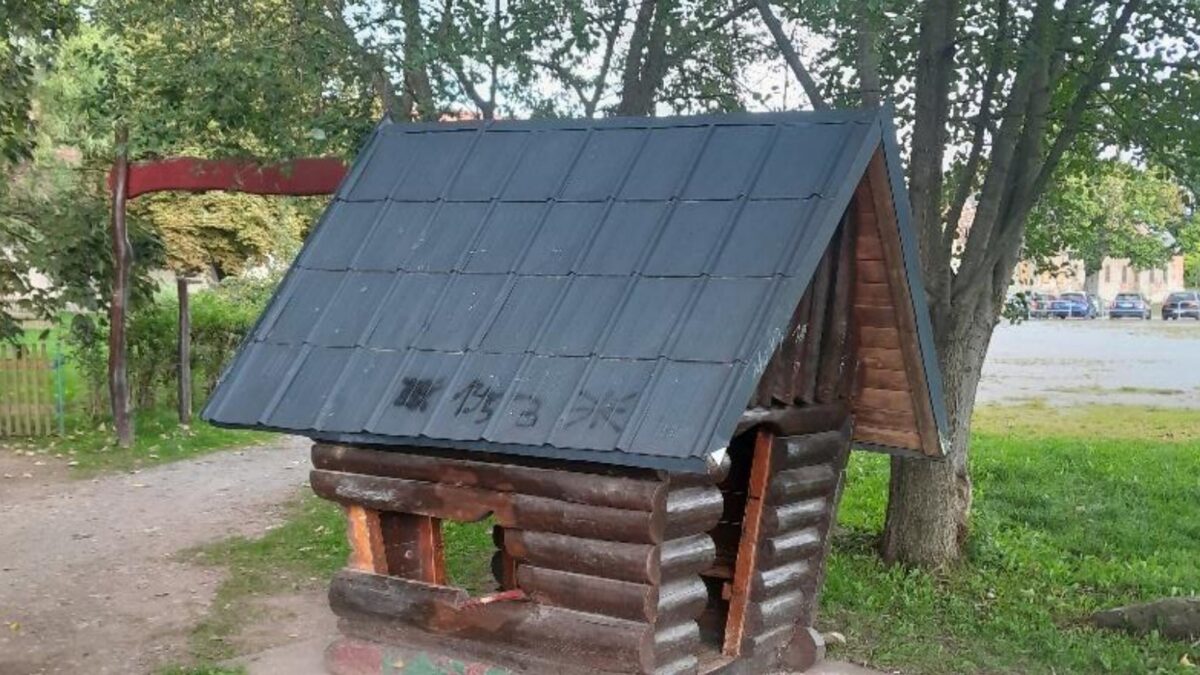 Neukirch baut Spielhaus ab – ein Brief an die Zerstörer