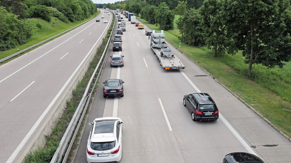 Ohne Rettungsgasse mussten Feuerwehrleute zu Fuß zur A 4