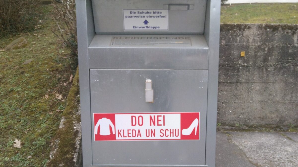Volkssolidarität räumt ihre Altkleidercontainer ab