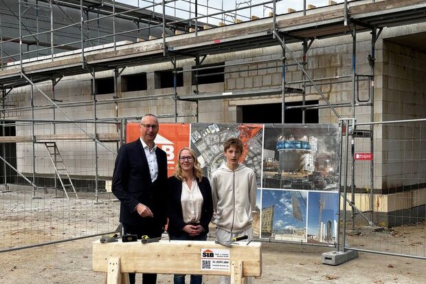 Richtfest für die neue Allende-Turnhalle in Bautzen
