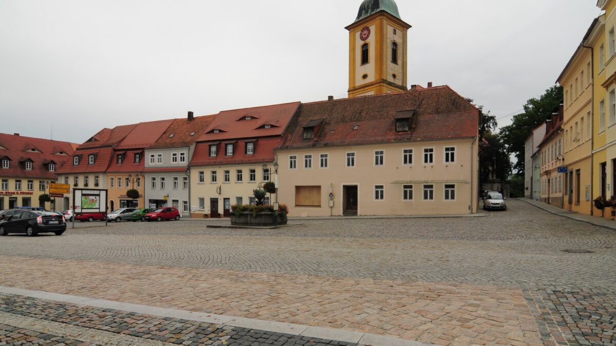 15-Jähriger auf Kleinkraftrad bei Kunnersdorf schwer verletzt